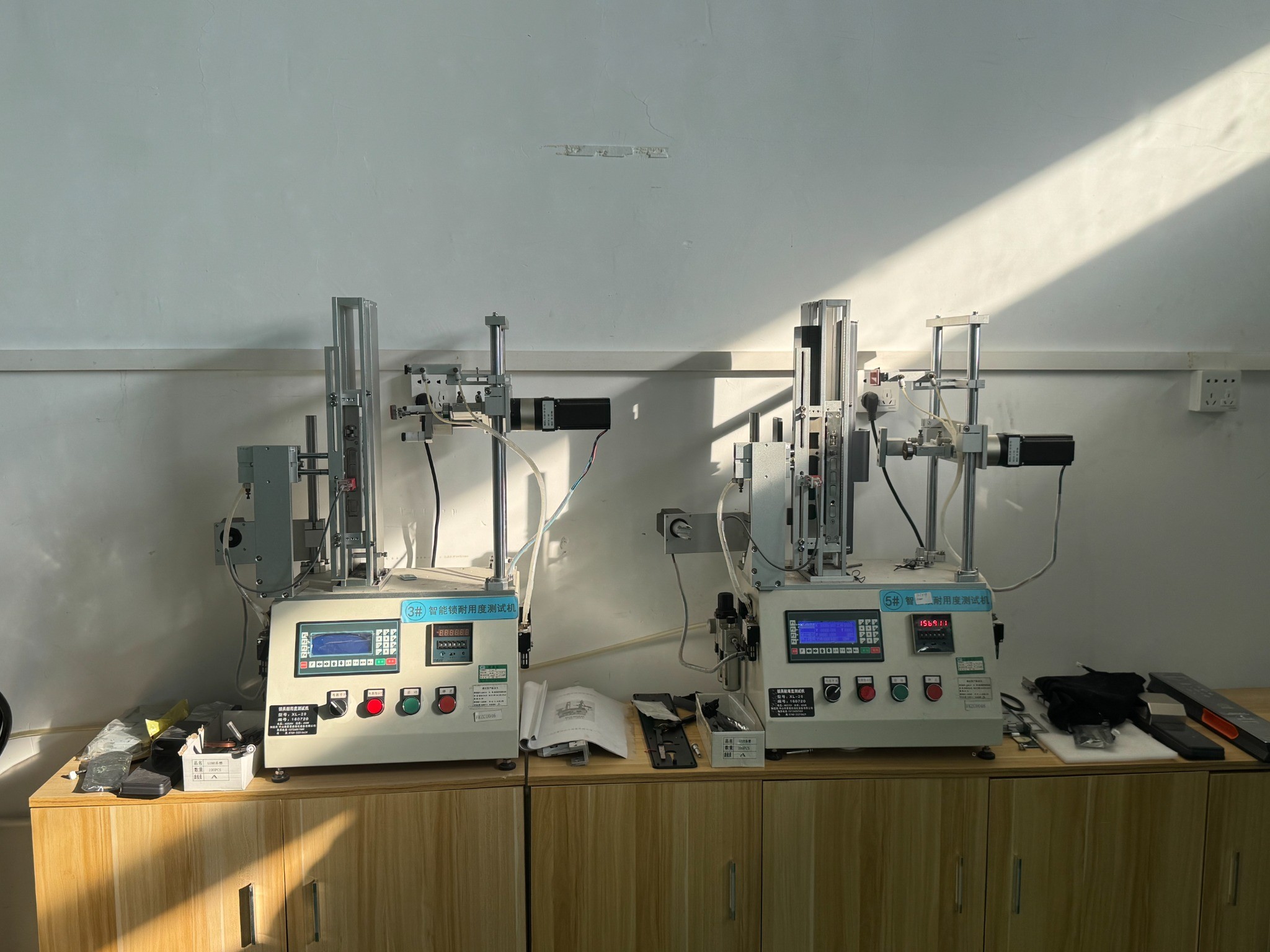 Tensile testing machine